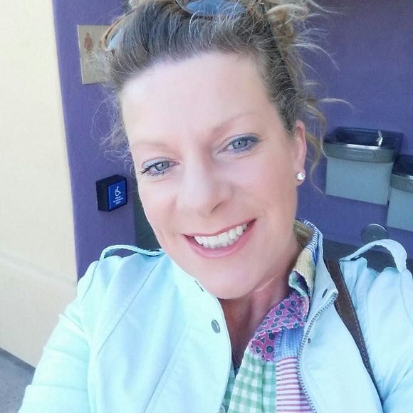 Meet your Posher, Karen - Picture 1 of 1